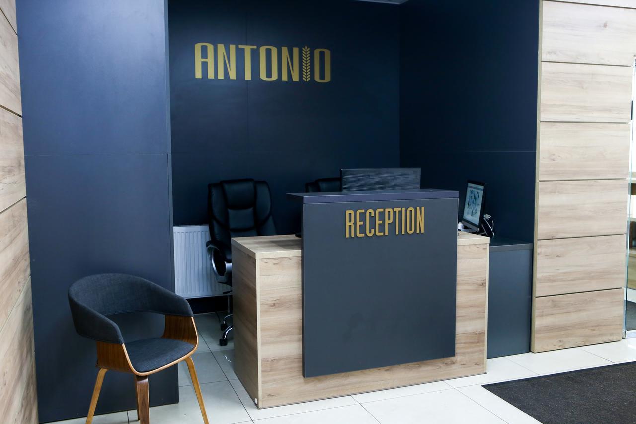 Hotel Antonio Uzhhorod Exterior photo